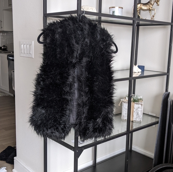 Black Faux fur Vest SMALL - Picture 2 of 6